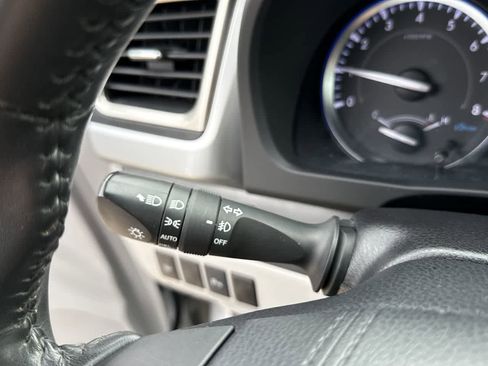 Used 2019 Toyota Highlander Limited image 26