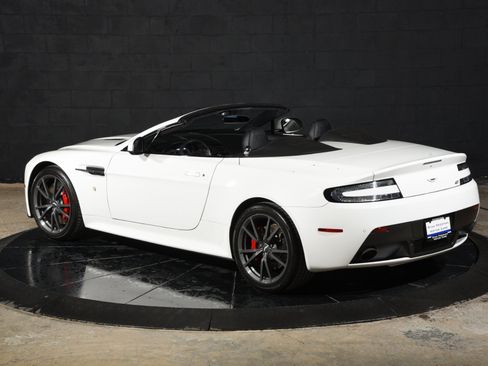 Used 2015 Aston Martin V8 Vantage GT RWD image 12
