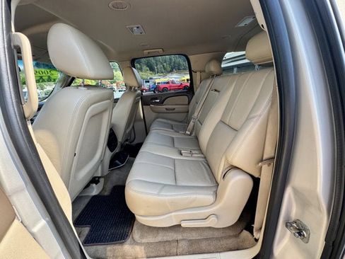 Used 2009 Chevrolet Suburban LT image 13