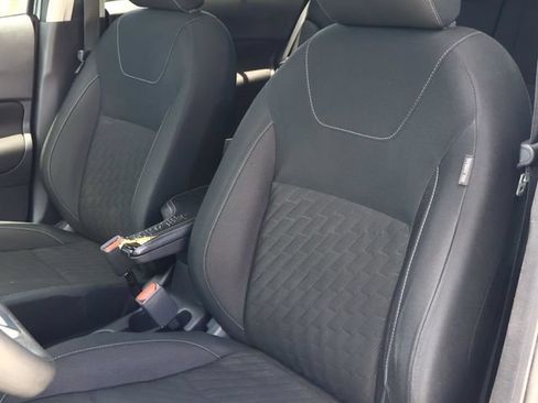 Used 2022 Nissan Kicks S FWD image 11