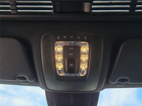 Used 2024 Mercedes-Benz GLE 450e 4MATIC image 26