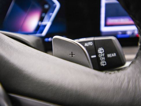 Used 2024 BMW X5 xDrive40i w/ Parking Assistance Package image 38