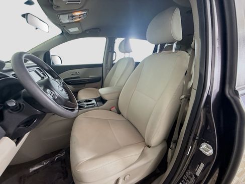 Used 2021 Kia Sedona LX image 21