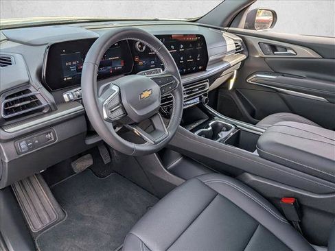 New 2026 Chevrolet Traverse LT w/ Sun and Wheel Package FWD image 3