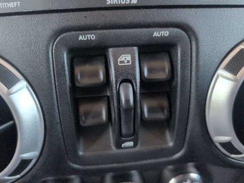 Used 2013 Jeep Wrangler Unlimited Sahara w/ Dual Top Group AWD/4WD image 17