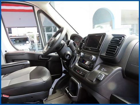 Used 2025 RAM ProMaster 2500 w/ Convenience Group FWD image 8