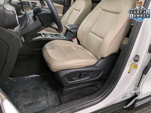 Used 2023 Ford Explorer XLT w/ Equipment Group 202A AWD/4WD image 10