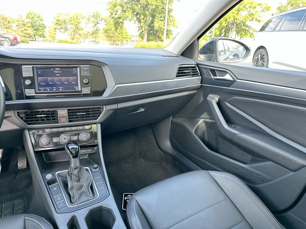 Used 2024 Volkswagen Jetta SE FWD image 20