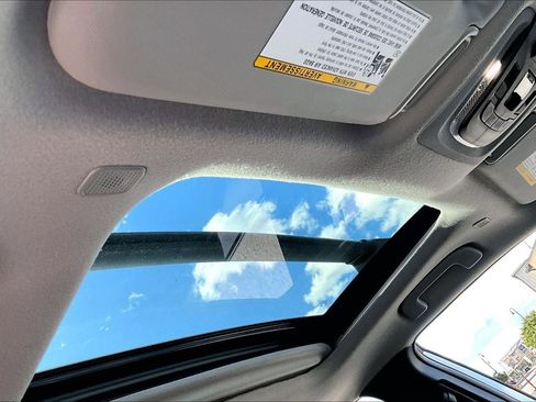 Certified 2024 Toyota Corolla Cross XLE image 21