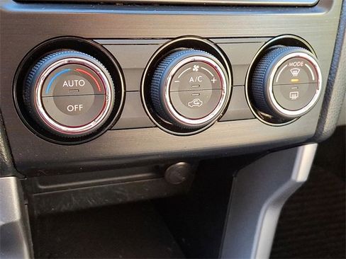 Used 2015 Subaru Forester 2.5i Limited image 16