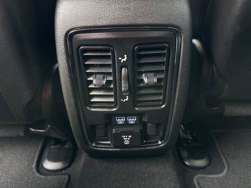 Certified 2021 Jeep Grand Cherokee Limited image 32