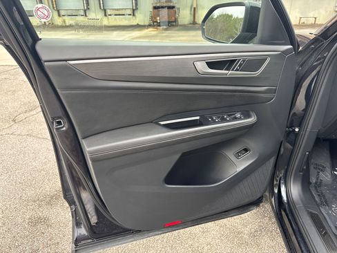 Used 2025 Volkswagen Atlas Cross Sport SE image 10