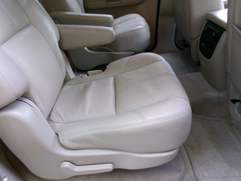 Used 2008 Chevrolet Suburban LT w/ LT Preferred Equipment Group RWD image 28
