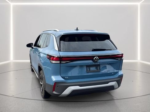 Used 2026 Volkswagen Tiguan SE AWD/4WD image 35
