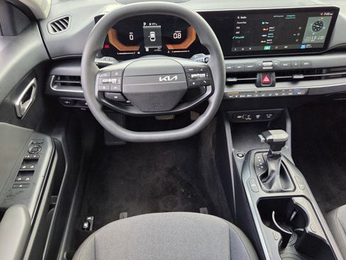 Used 2025 Kia K4 FWD image 14