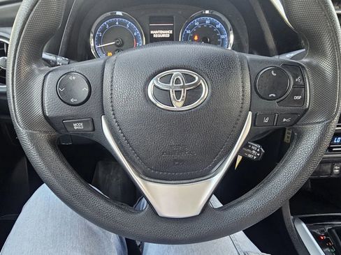 Used 2018 Toyota Corolla LE image 19