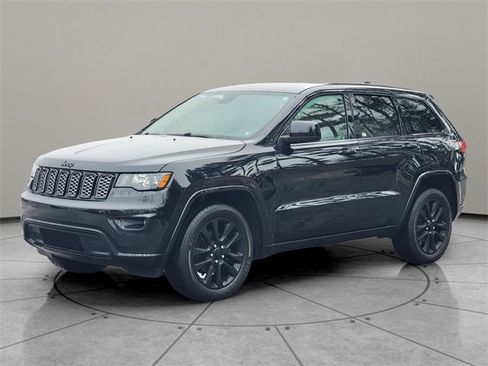 Certified 2018 Jeep Grand Cherokee Altitude image 3
