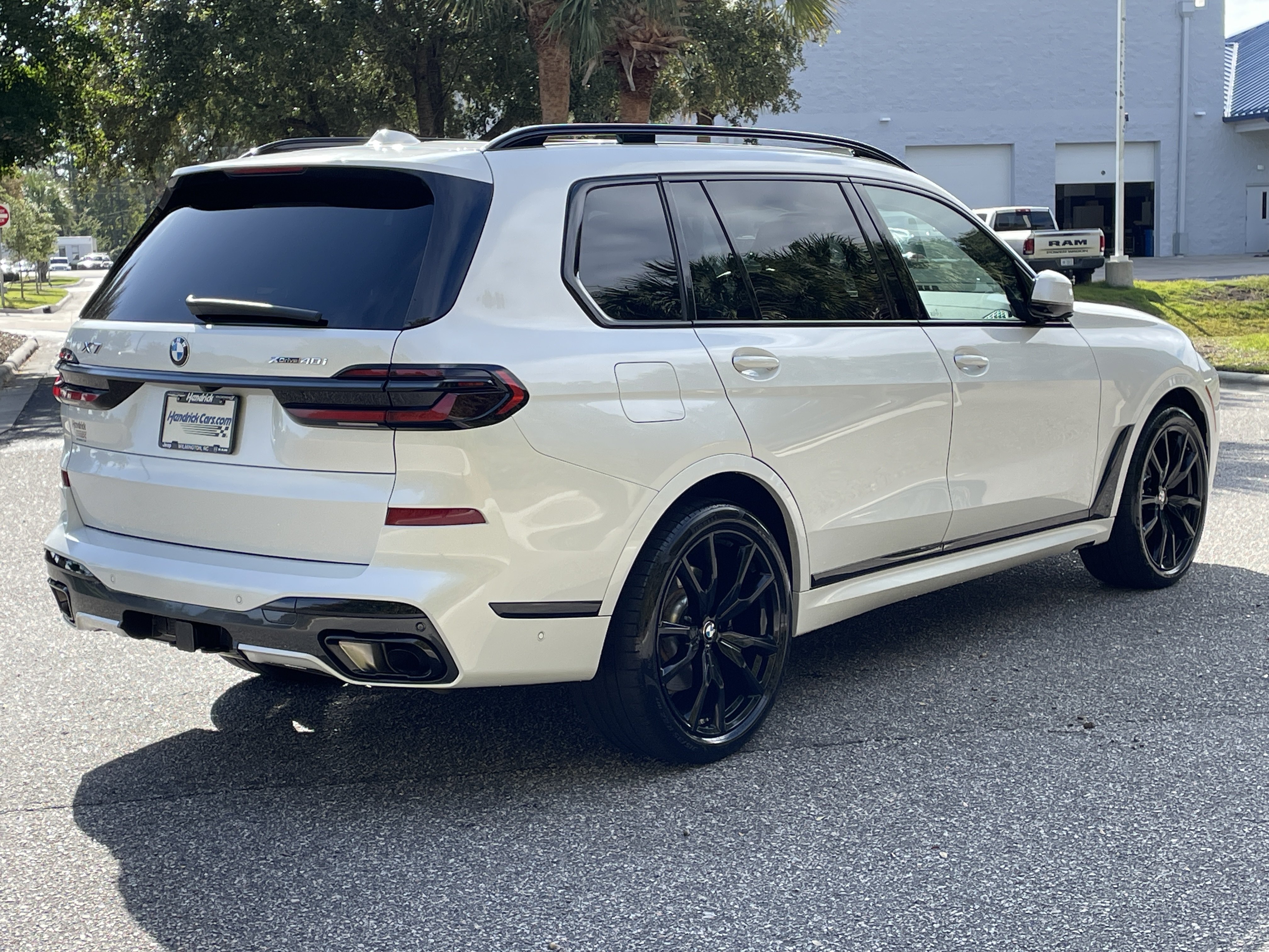Used 2025 BMW X7 xDrive40i w/ M Sport Package AWD/4WD image 9