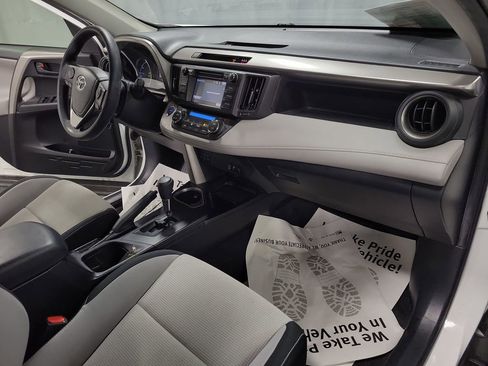 Used 2018 Toyota RAV4 LE image 22
