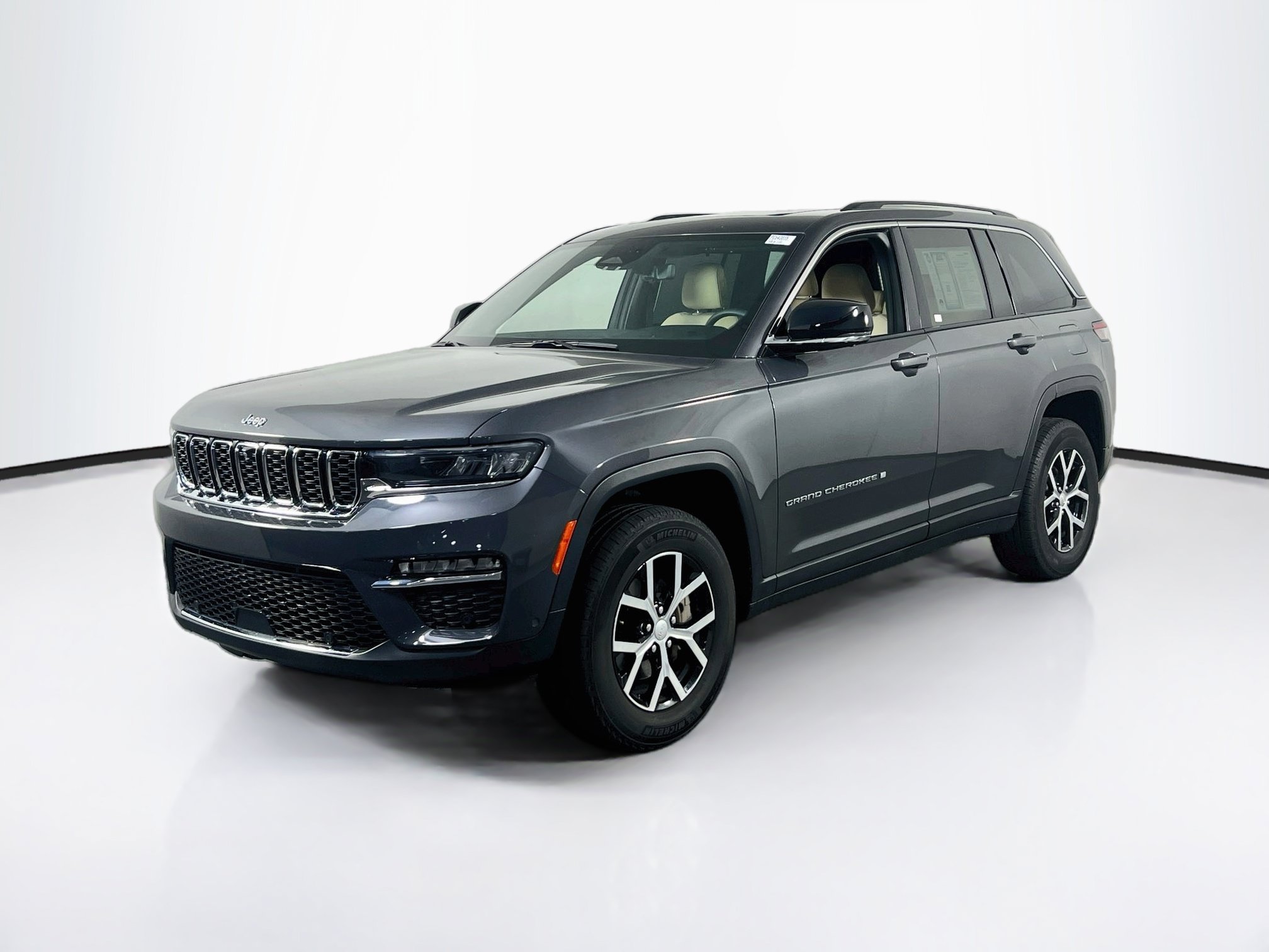 Used 2023 Jeep Grand Cherokee Limited w/ Luxury Tech Group II AWD/4WD image 1