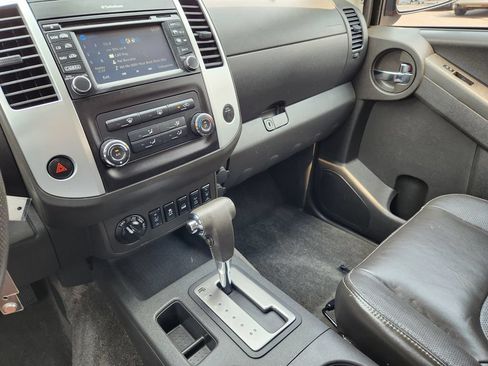 Used 2015 Nissan Xterra PRO-4X w/ Pro-4x Leather Package AWD/4WD image 16