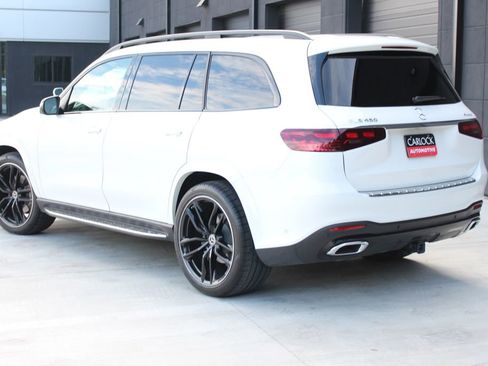 Used 2025 Mercedes-Benz GLS 450 4MATIC image 3