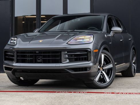Certified 2025 Porsche Cayenne S w/ Premium Package Plus AWD/4WD image 1