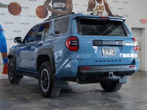 Used 2025 Toyota 4Runner TRD Off-Road Premium image 23