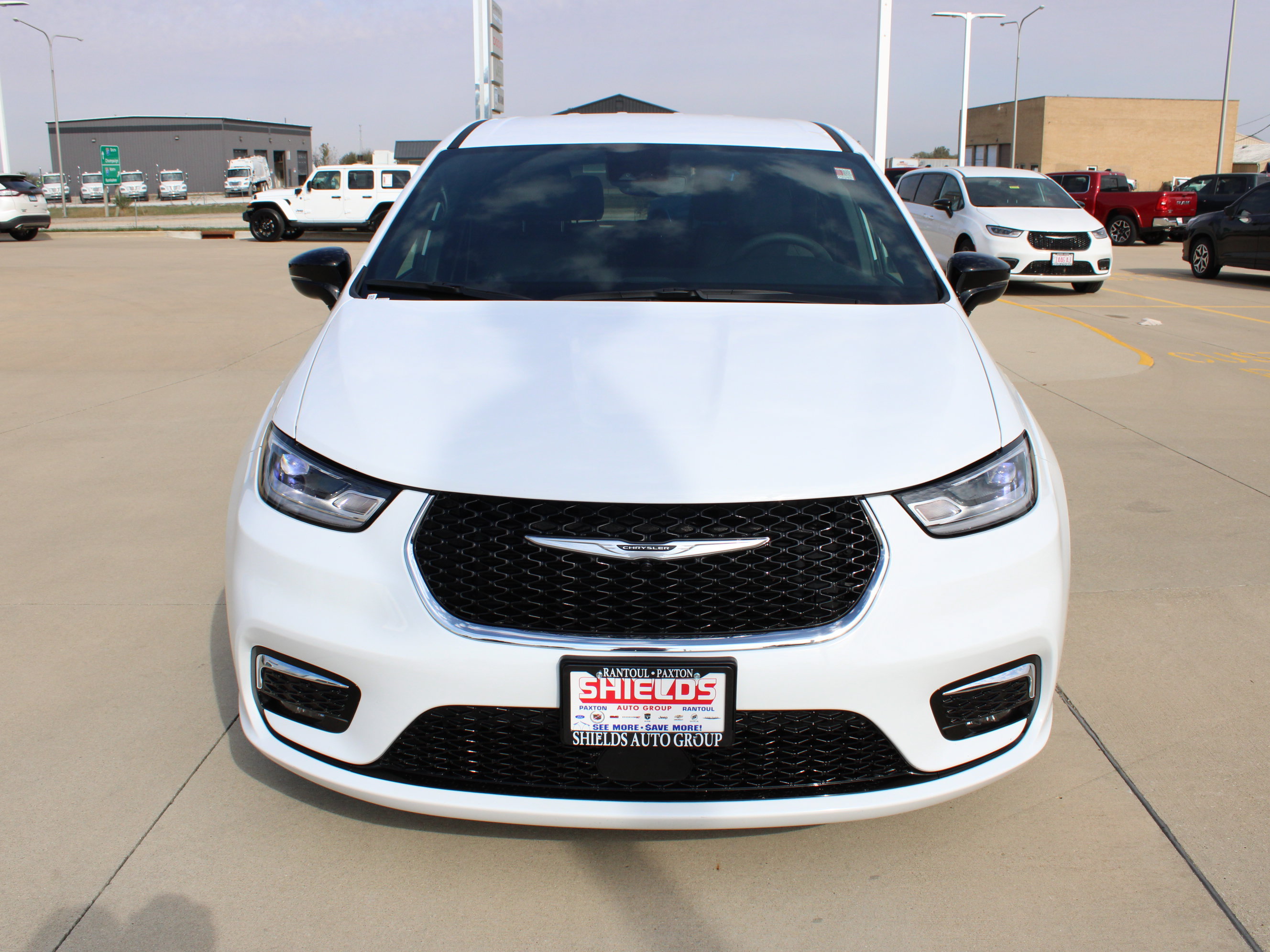 Used 2026 Chrysler Pacifica Select FWD image 9