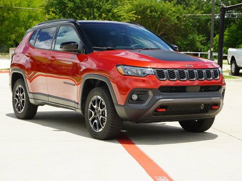 Used 2024 Jeep Compass Trailhawk w/ Trailer Tow Group AWD/4WD image 6