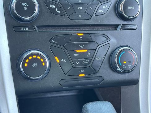 Used 2016 Ford Fusion SE w/ Equipment Group 201A image 7