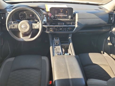 Used 2024 Nissan Pathfinder SV w/ SV Premium Package image 16