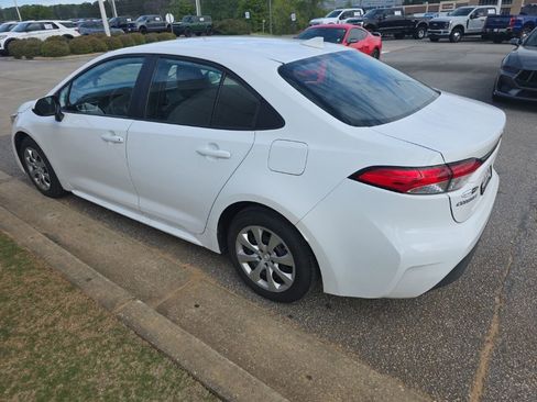 Used 2025 Toyota Corolla LE w/ Convenience Package image 12