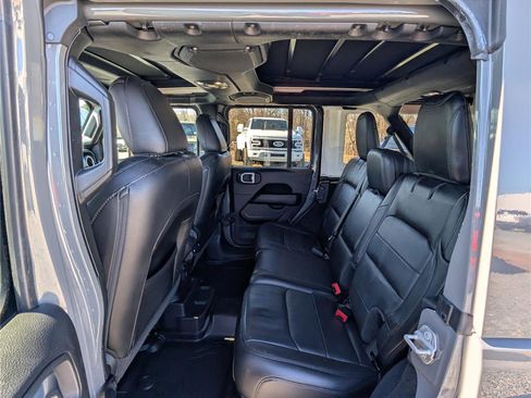 Used 2020 Jeep Wrangler Unlimited Sahara image 14