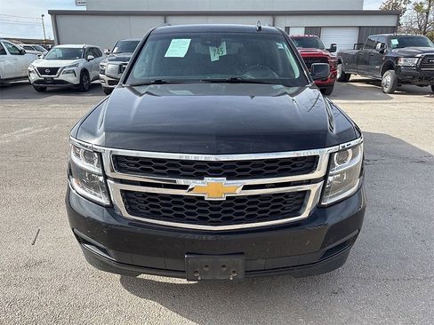 Used 2019 Chevrolet Suburban LT image 3