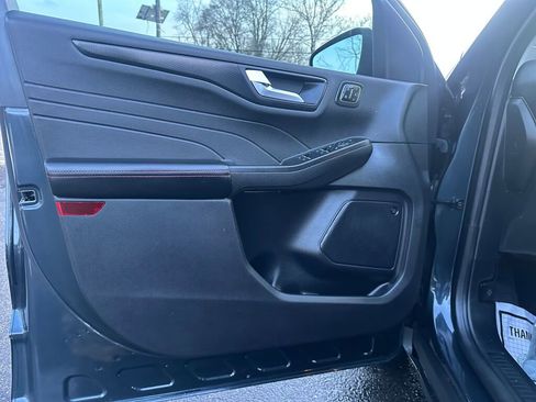 Used 2022 Ford Escape SEL w/ SEL Stealth AWD Package image 9