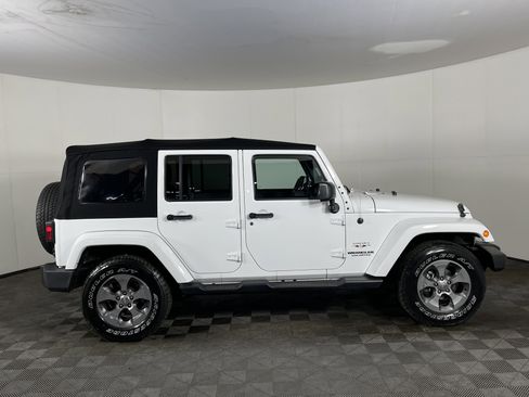 Used 2017 Jeep Wrangler Unlimited Sahara w/ Connectivity Group image 5