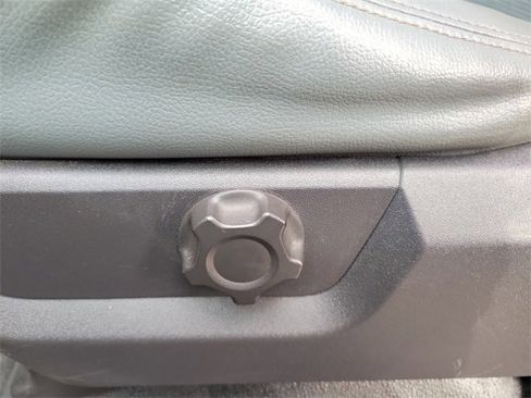 Used 2015 Ford F550 2WD Regular Cab Super Duty image 12