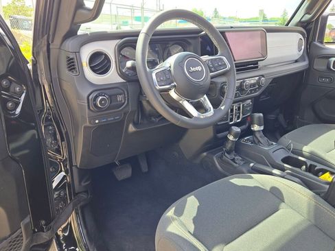 Certified 2025 Jeep Wrangler Unlimited Sahara w/ Safety Group AWD/4WD image 19