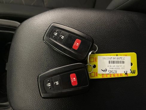 Used 2020 Toyota RAV4 XLE image 24