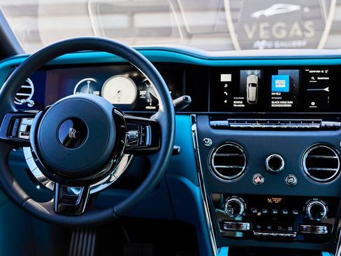 Used 2025 Rolls-Royce Cullinan image 54