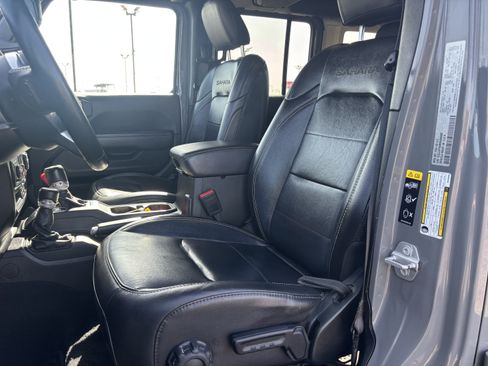 Used 2021 Jeep Wrangler Unlimited Sahara w/ Cold Weather Group AWD/4WD image 9
