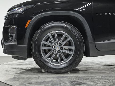 Used 2023 Chevrolet Traverse LT AWD/4WD image 3