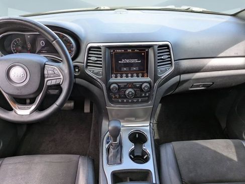 Used 2018 Jeep Grand Cherokee Altitude RWD image 16