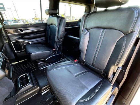 Used 2023 Jeep Wagoneer Series III w/ Premium Group I image 20