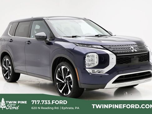 Used 2022 Mitsubishi Outlander SE image 1