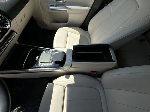 Used 2023 Mercedes-Benz GLA 250 4MATIC w/ Premium Package image 27