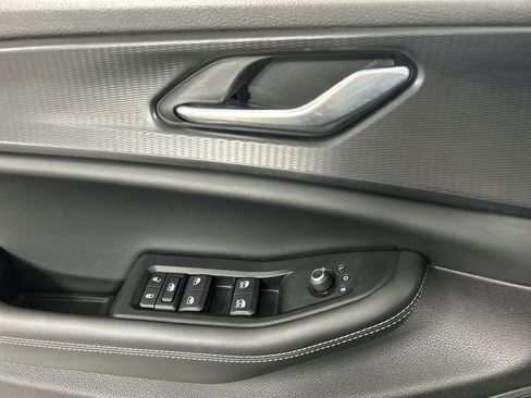 Used 2025 Jeep Grand Cherokee Laredo w/ Luxury Tech Group I image 9