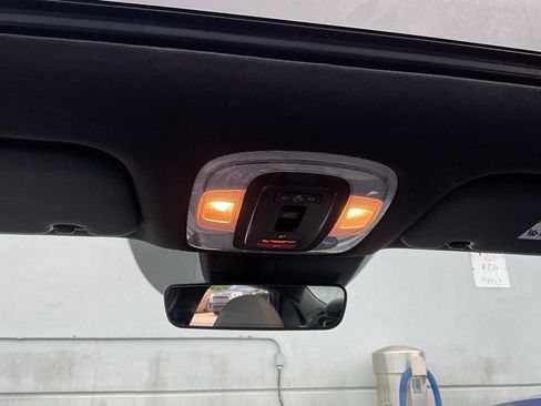 Used 2025 Hyundai Elantra Limited image 17