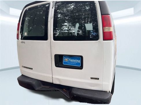 Used 2010 Chevrolet Express 2500 image 13